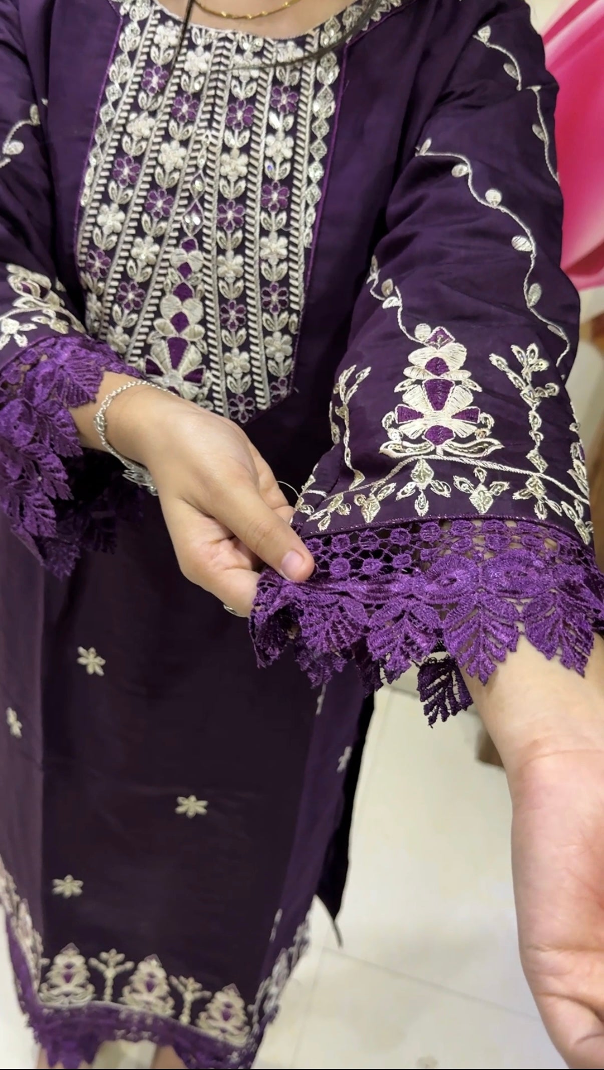 Elegant Embroidered Kurta Set with Lace Detailing – Stylish Ethnic Wear for Girls