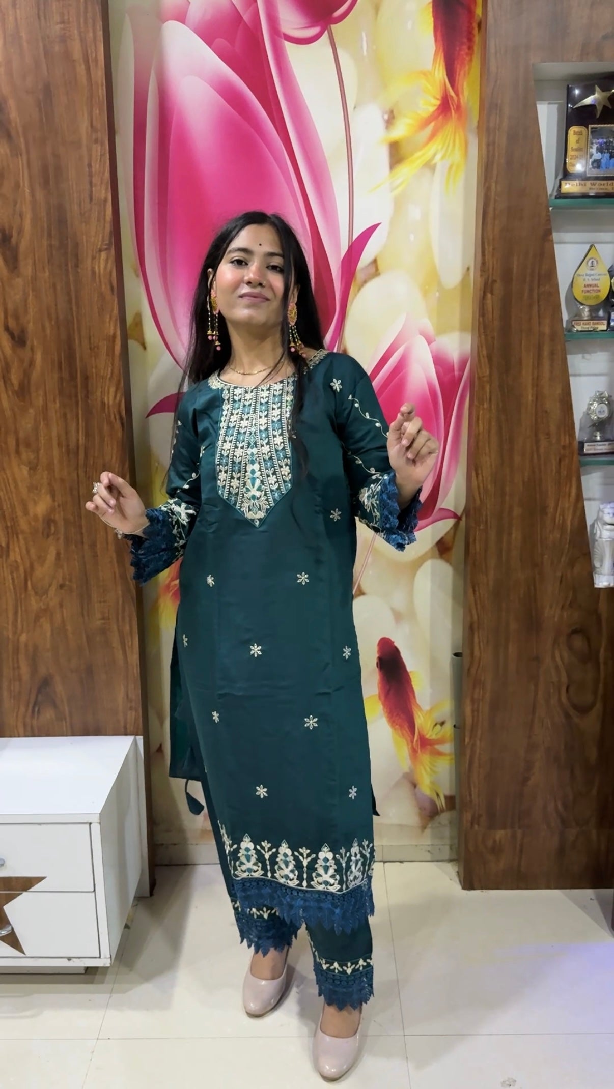 Elegant Embroidered Kurta Set with Lace Detailing – Stylish Ethnic Wear for Girls