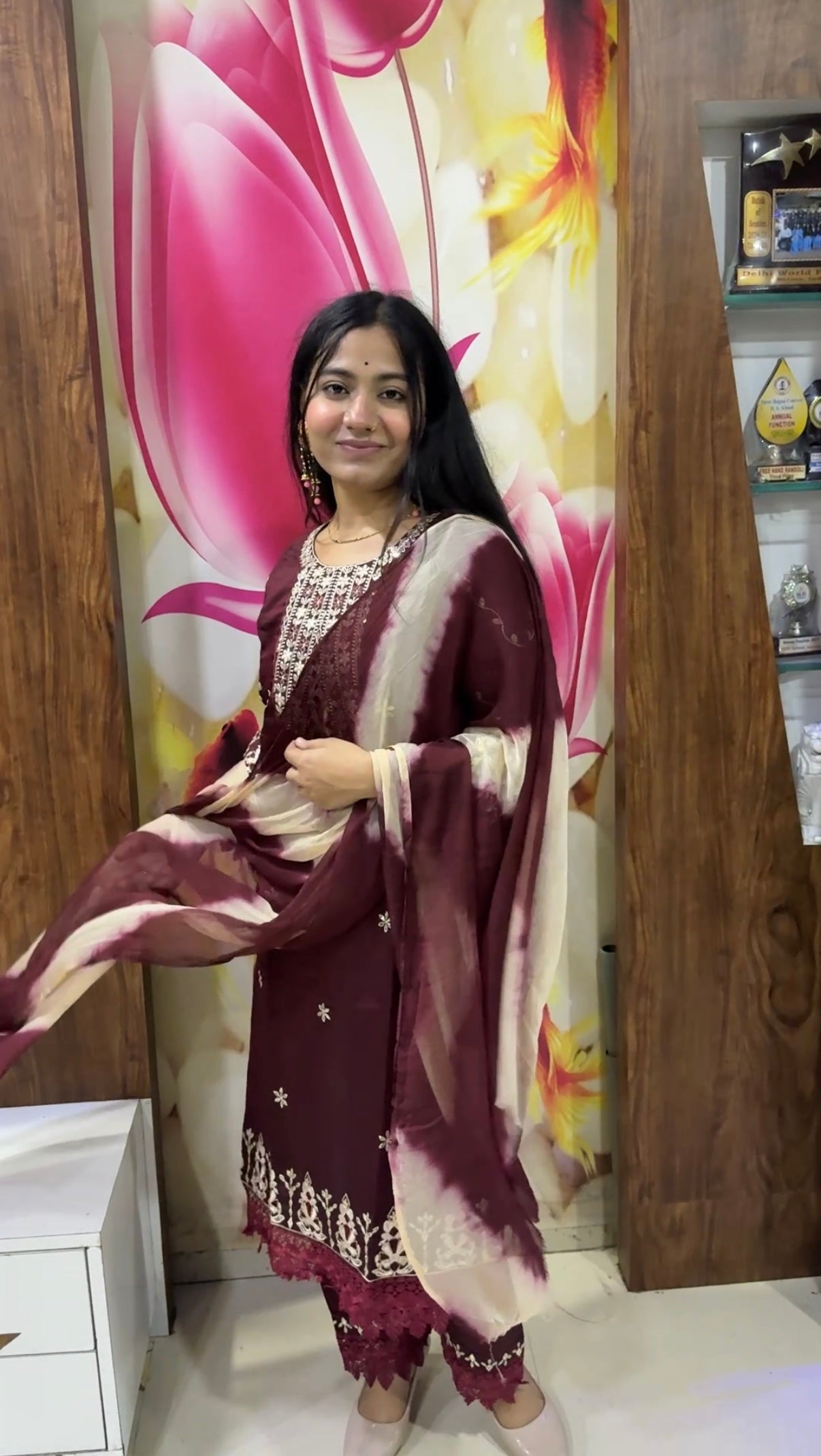 Elegant Embroidered Kurta Set with Lace Detailing – Stylish Ethnic Wear for Girls