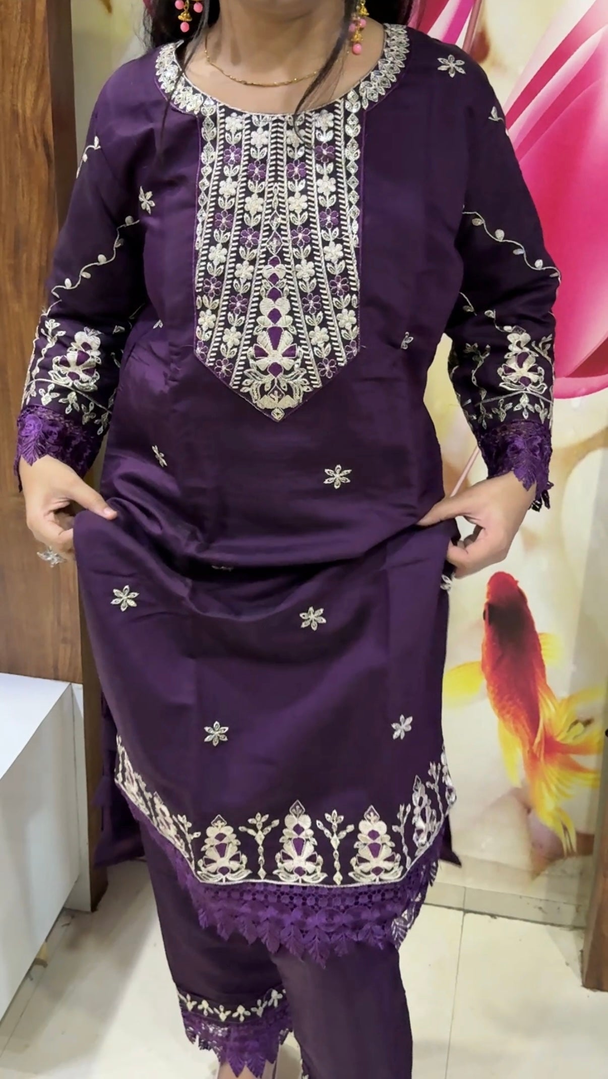 Elegant Embroidered Kurta Set with Lace Detailing – Stylish Ethnic Wear for Girls