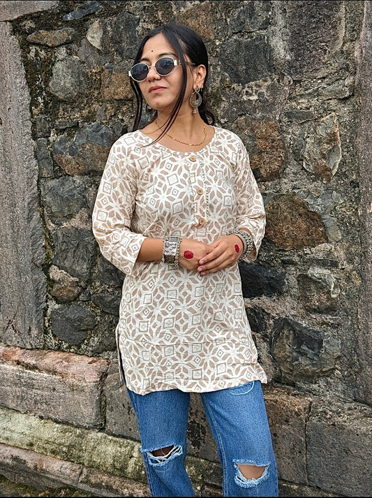 Straight-cut Short Kurti for a relaxed silhouette