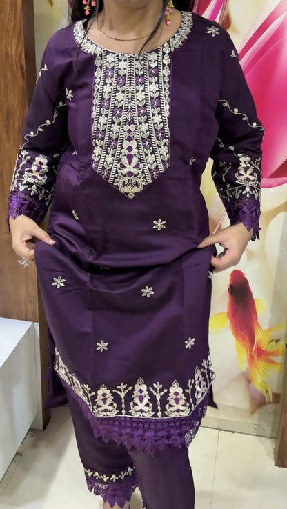 Elegant  Embroidered Kurta Set with Lace Detailing – Stylish Ethnic Wear for Girls