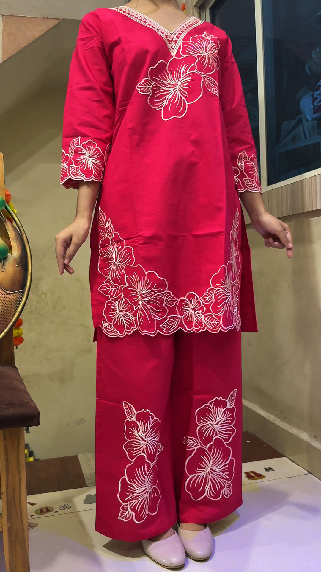 Step into elegance with our Hot Pink Embroidered Floral Kurta Set from Chinkus! 🌸